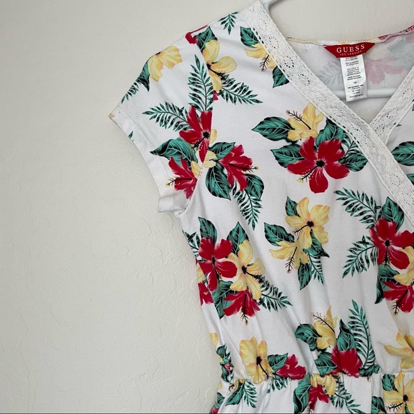 ✨SOLD✨Guess Womens Tropical Floral Romper Size 12 - Picture 2 of 8